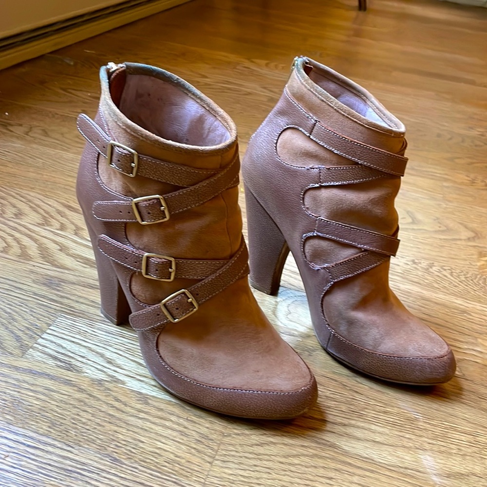 Unique suede tan leather bootie, gold buckled straps & zip back, subtle shimmer